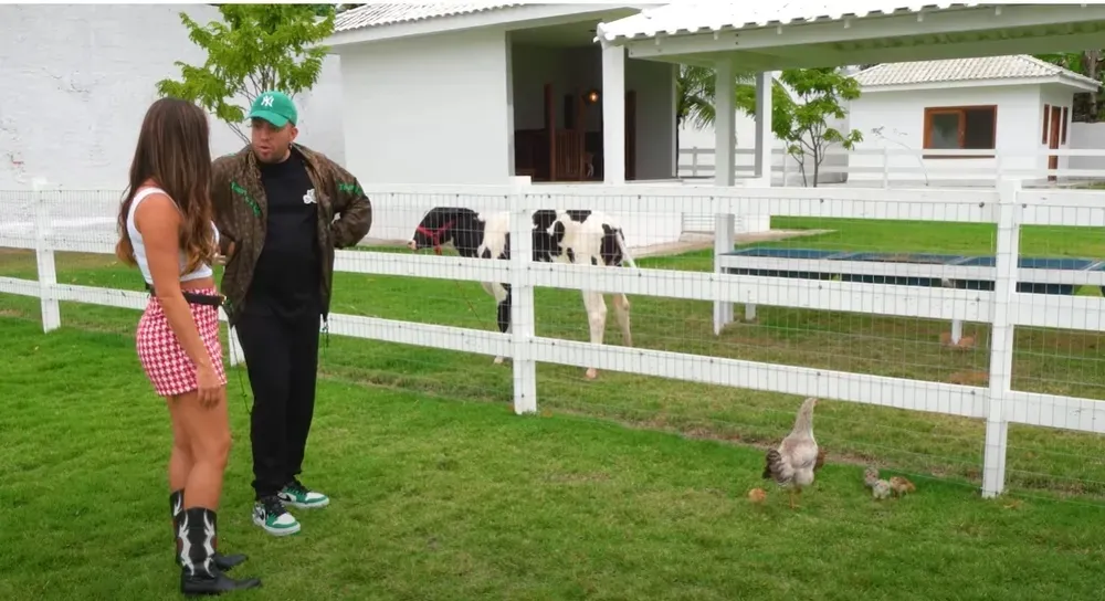 Mansão conta com espaços para animais