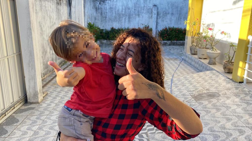 Milena Sampaio reencontrou o filho Theo Sampaio, nesta segunda-feira (14), em Fortaleza