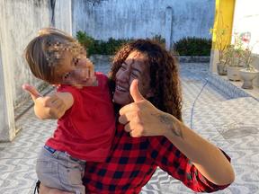 Milena Sampaio reencontrou o filho Theo Sampaio, nesta segunda-feira (14), em Fortaleza