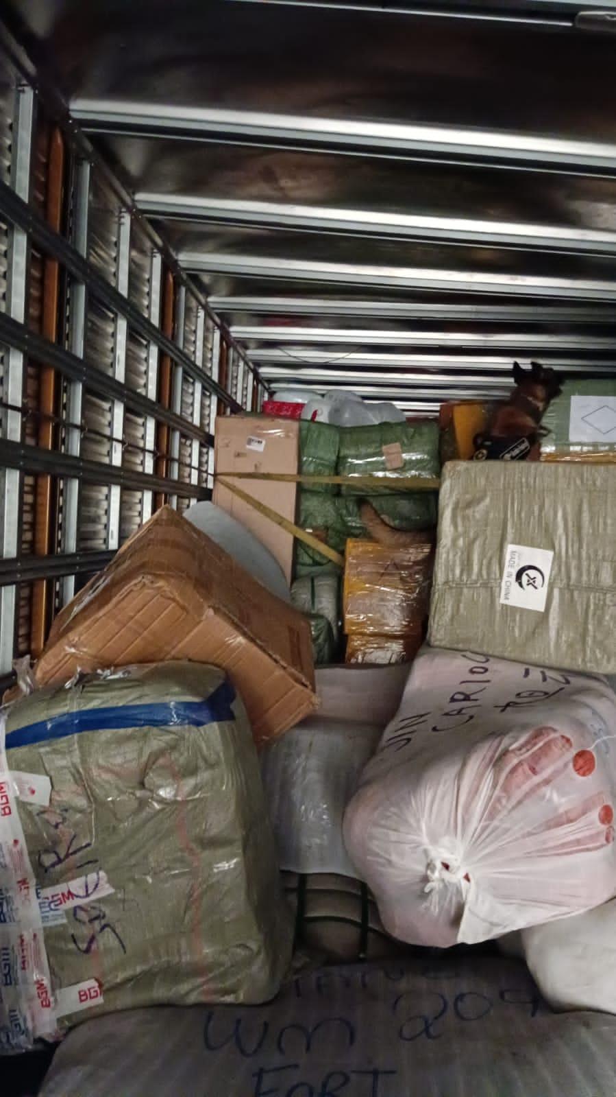 Caminhão baú com R$ 3,5 milhões em produtos contrabandeados é apreendido em Penaforte