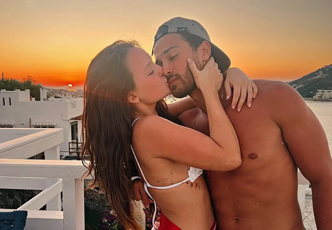 Larissa esbanja romantismo com o amado nas redes sociais