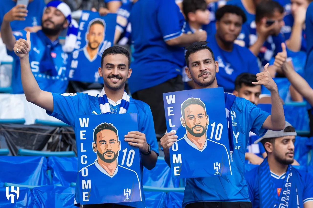 A torcida do Al Hilal prestigiou a apresentação do brasileiro Neymar