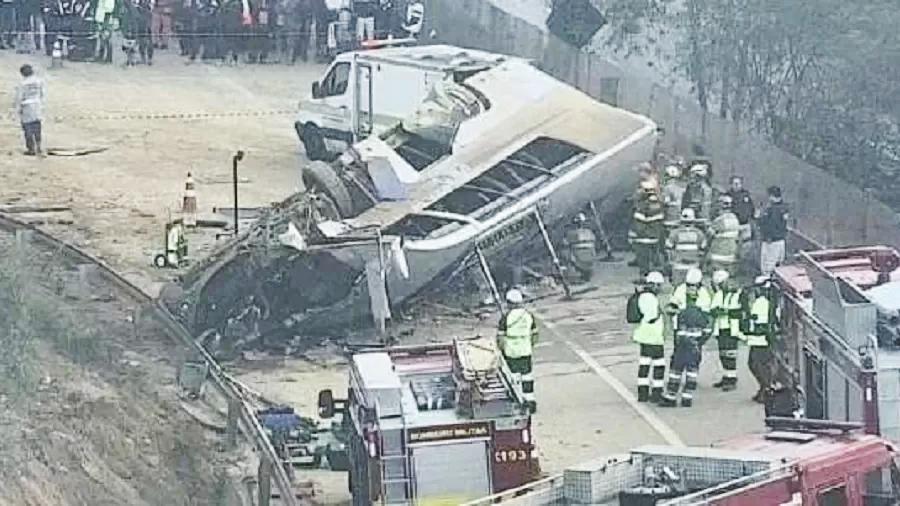 Ônibus com torcedores do Corinthians sofre acidente e deixa 7 mortos