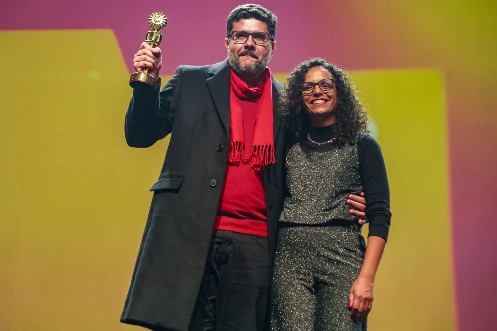 Petrus Cariry recebe o prêmio de Melhor Fotografia