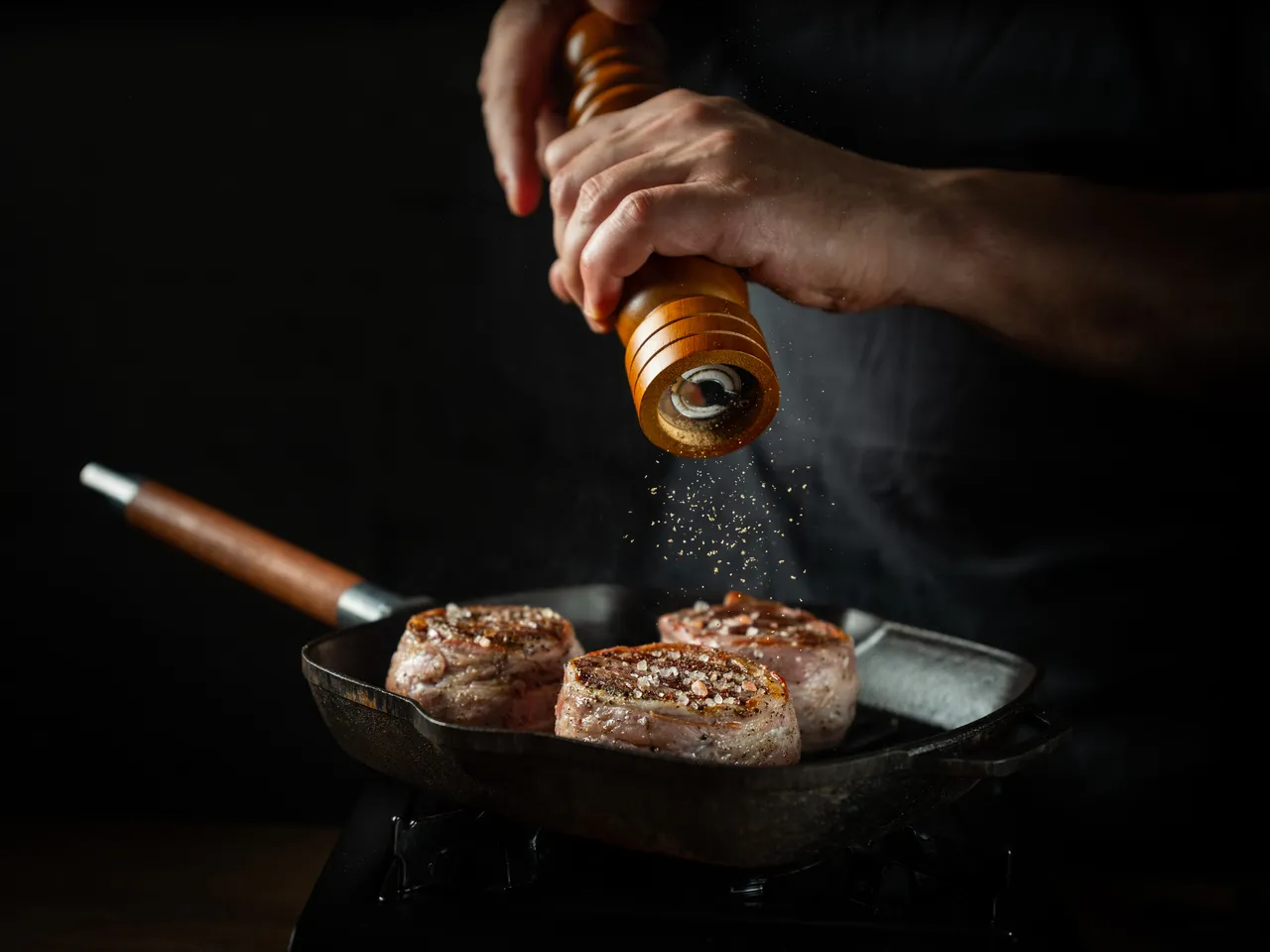 Para realçar o sabor nos pratos, a nutricionista indica que o insumo seja moído sobre as receitas ao fim das preparações