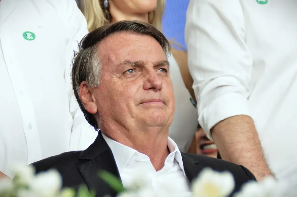 Bolsonaro é um homem branco, idoso, de cabelo grisalho
