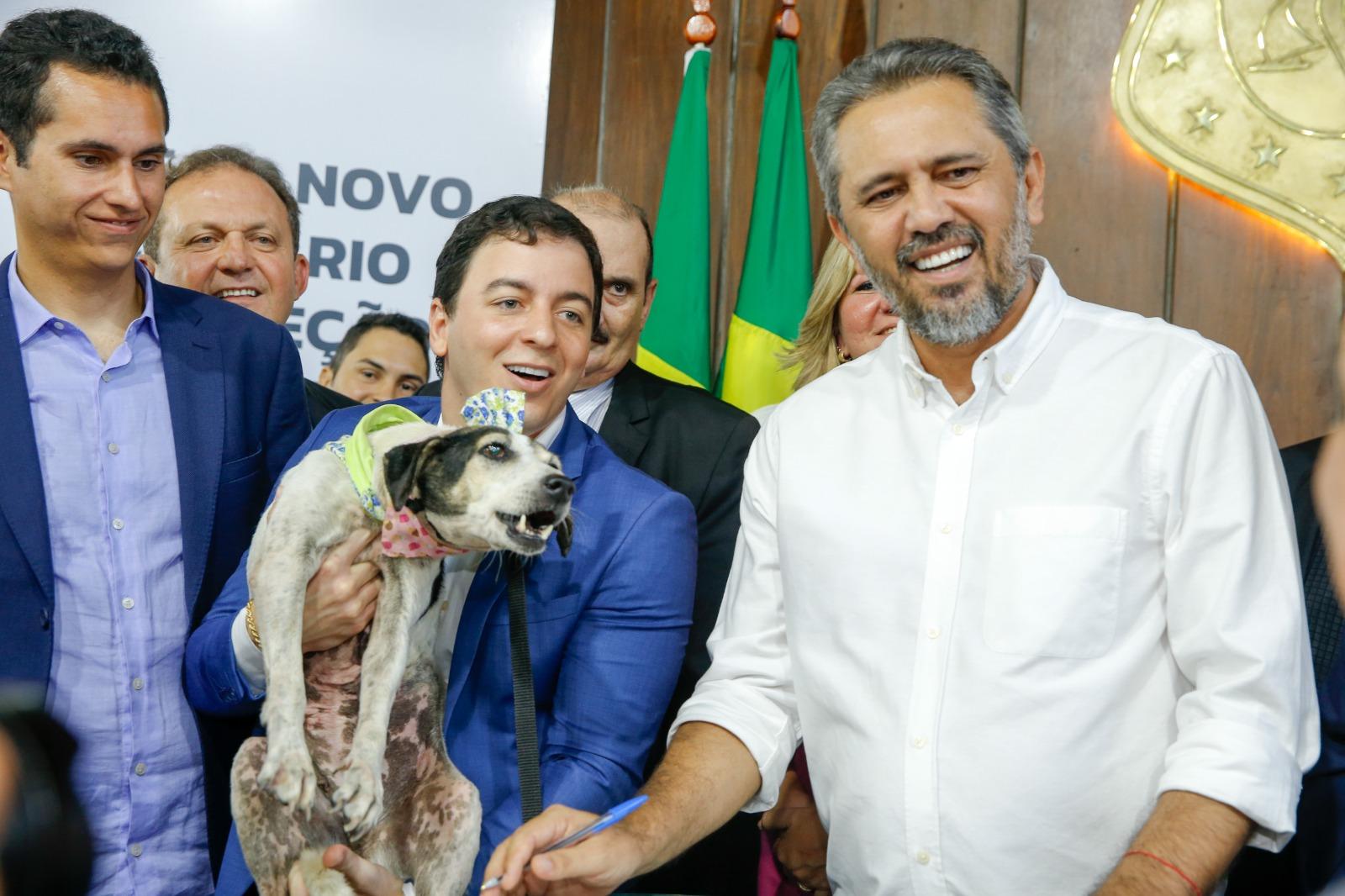 Célio Studart foi empossado na tarde desta terça-feira (22)