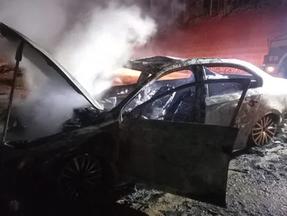 Carro incendiado em sequestro de menina em Santa Catarina