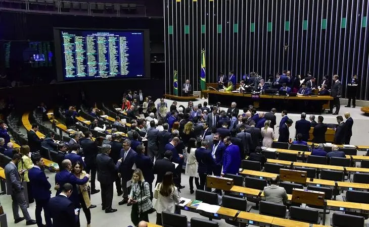 Votação foi quase unânime, com 439 votos favoráveis e 1 contrário