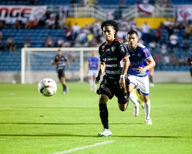 Ferroviário venceu o Iguatu por 1 a 0 no jogo de ida da final da Fares Lopes.