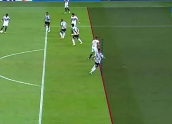 A lei do impedimento foi fundamental para mudanças na organização do jogo de futebol