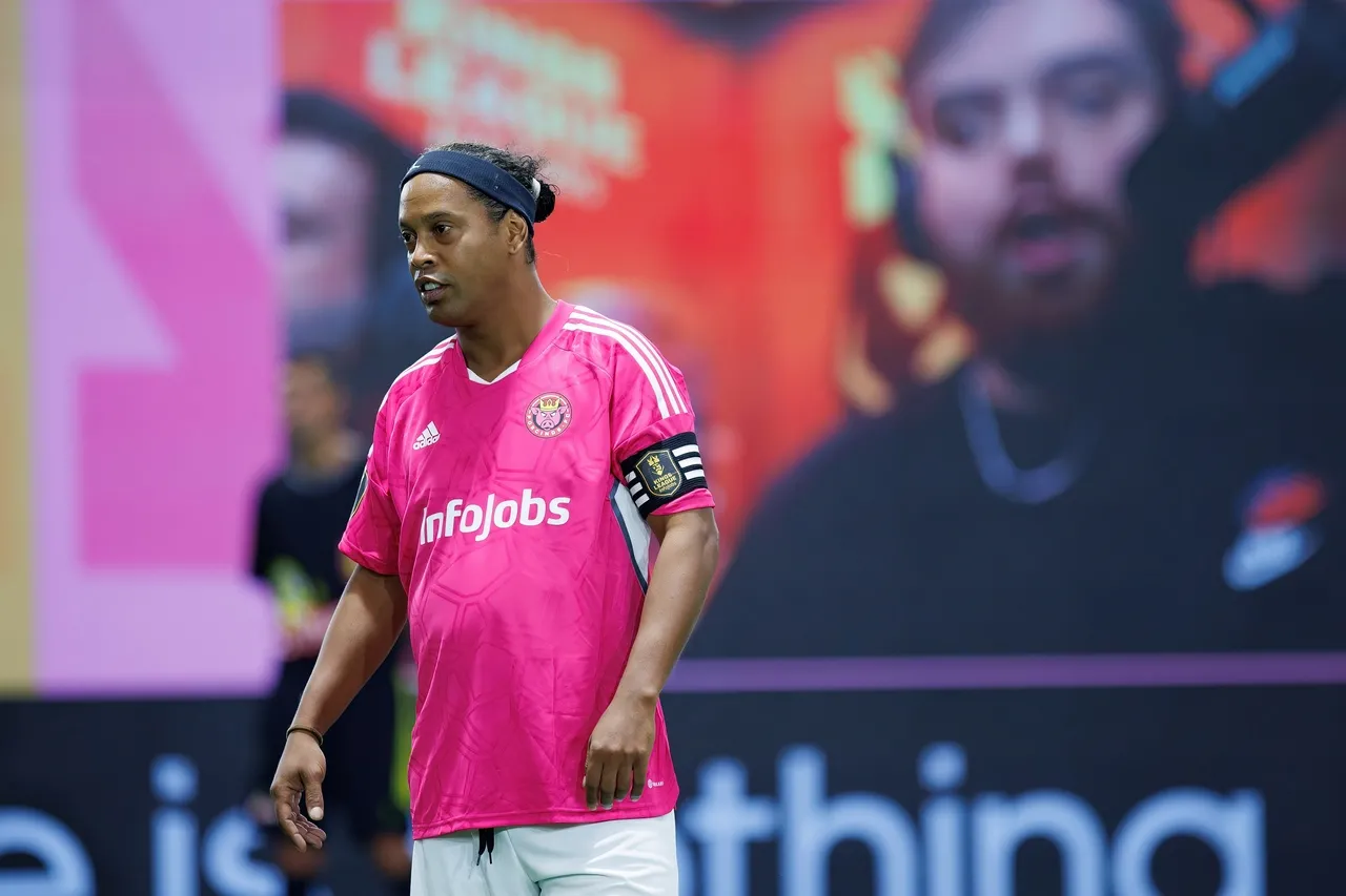 Ronaldinho está sendo investigando por suposta participação em esquema de Pirâmides Financeiras.