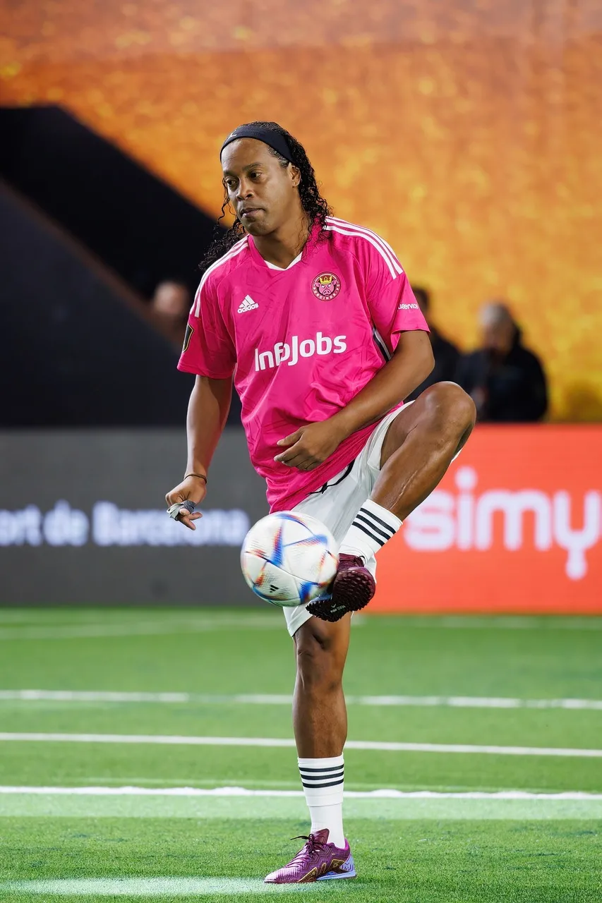 Ronaldinho está aposentado do futebol desde 2015.