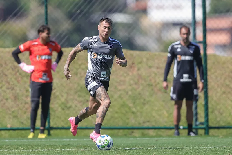 Fortaleza mira Eduardo Vargas no mercado