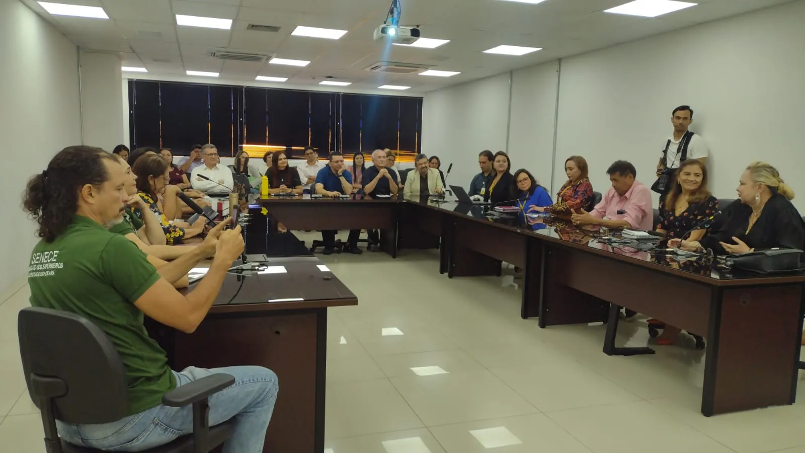 Representantes da Prefeitura e de sindicatos da categoria se reuniram nesta quinta-feira (24).