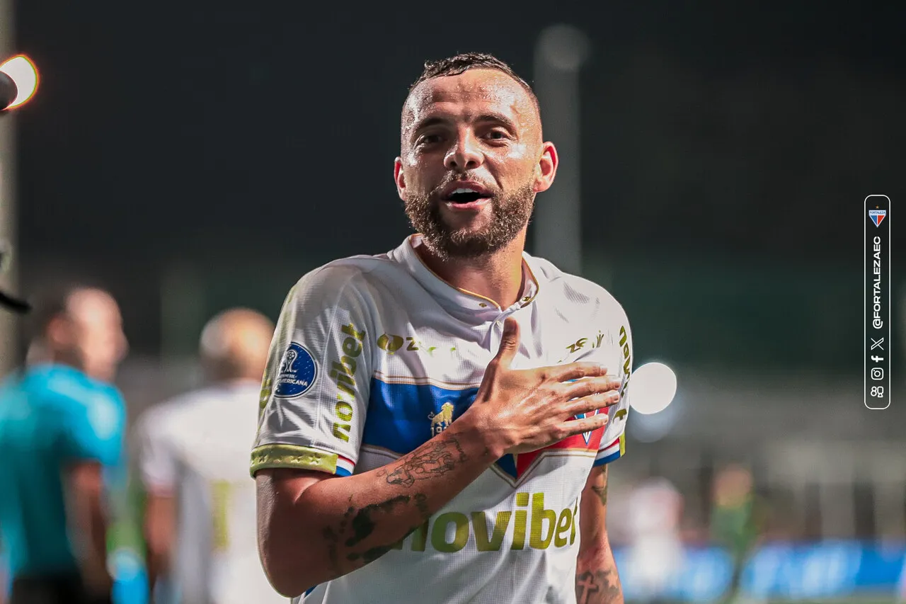 A contratação foi um pedido do técnico santista Fábio Carille