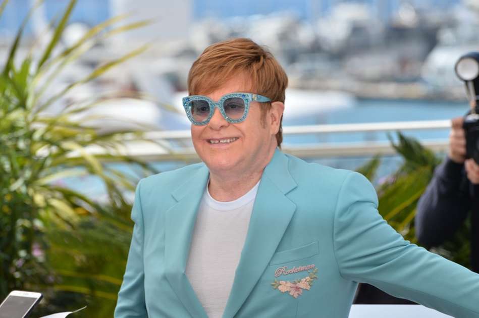 Elton John est hospitalisé après une chute chez lui en France, selon le journal Zoeira