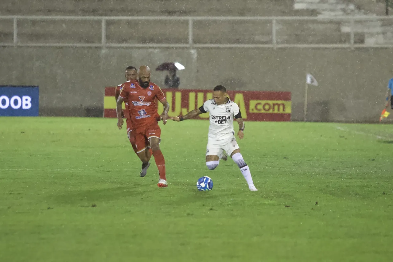 O Ceará tropeçou contra o Tombense no último sábado mesmo abrindo 2 gols de vantagem