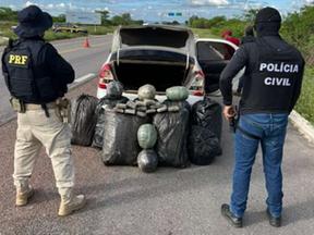 A prisão do casal foi realizada pela Polícia Civil do Ceará (PC-CE) e pela Polícia Rodoviária Federal (PRF), após uma abordagem a um veículo Toyota Etios