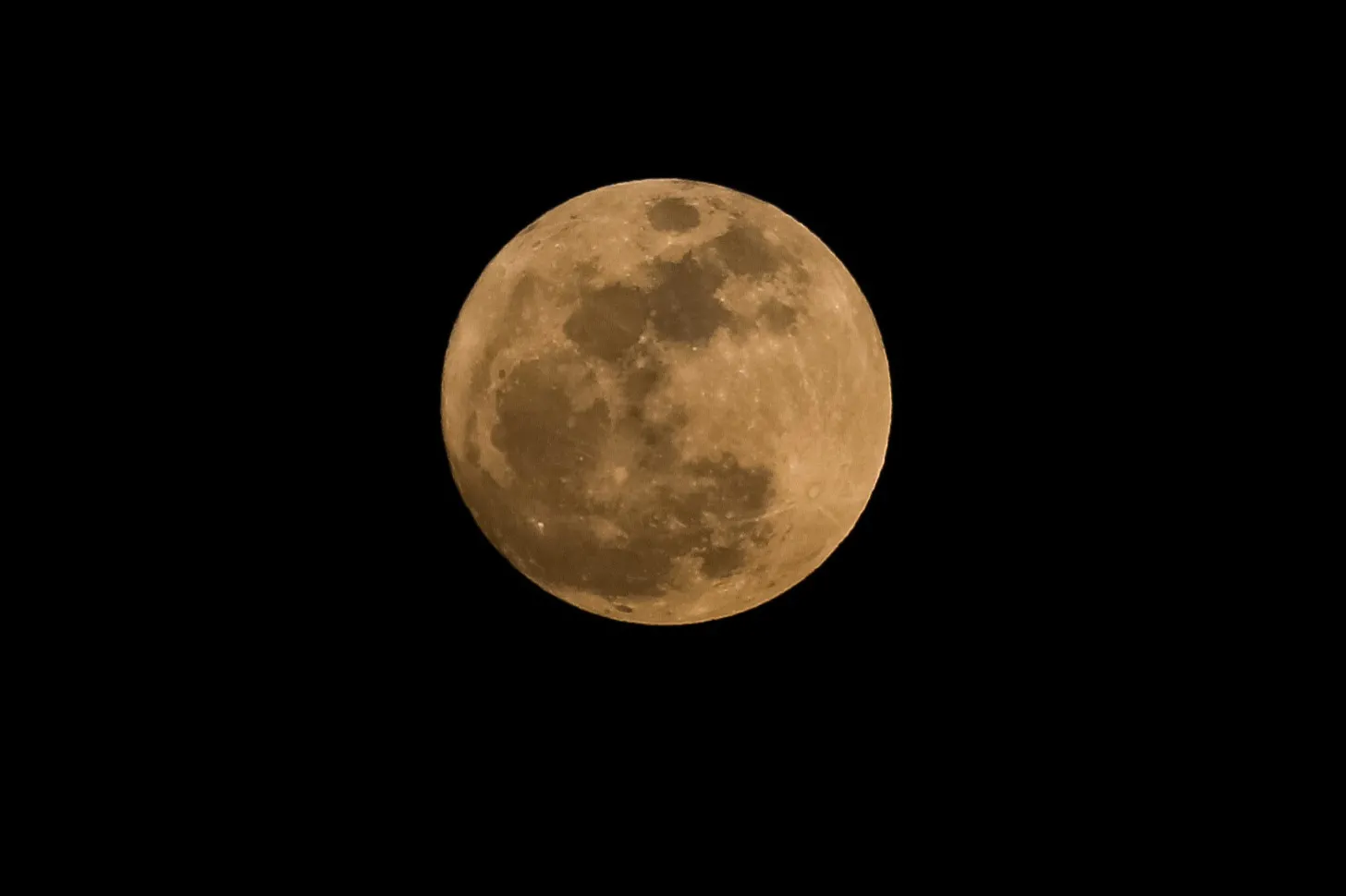 'Lua Azul' registrada nesta quarta-feira (30), em Fortaleza