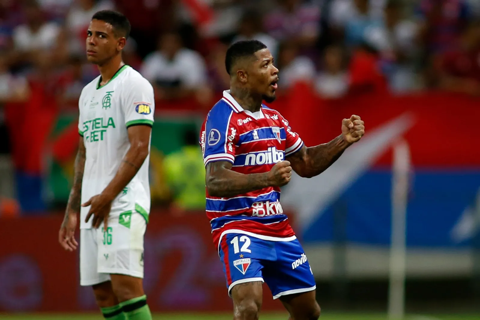 Marinho comemora o segundo gol do Fortaleza na partida contra o América-MG.