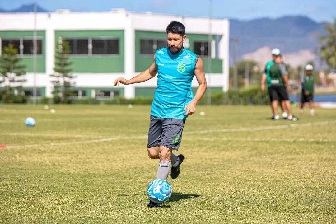 Ricardinho foi um dos 14 jogadores que tiveram seus contratos encerrados com o Verdão