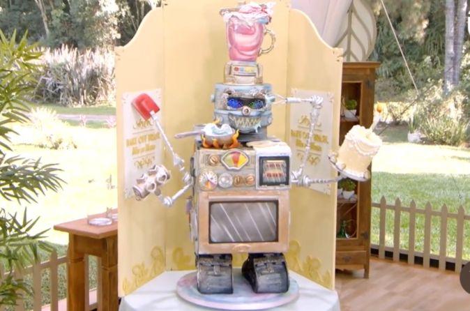 Bolo em formato de robô apresentado no Bake Off Brasil