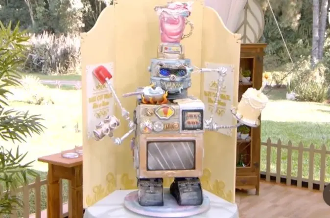 Bolo em formato de robô apresentado no Bake Off Brasil