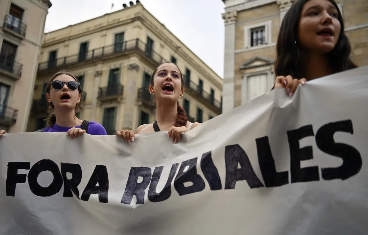 Manifestantes protestaram contra Rubiales, em Barcelona.