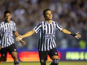 Erick comemora gol marcado pelo Ceará