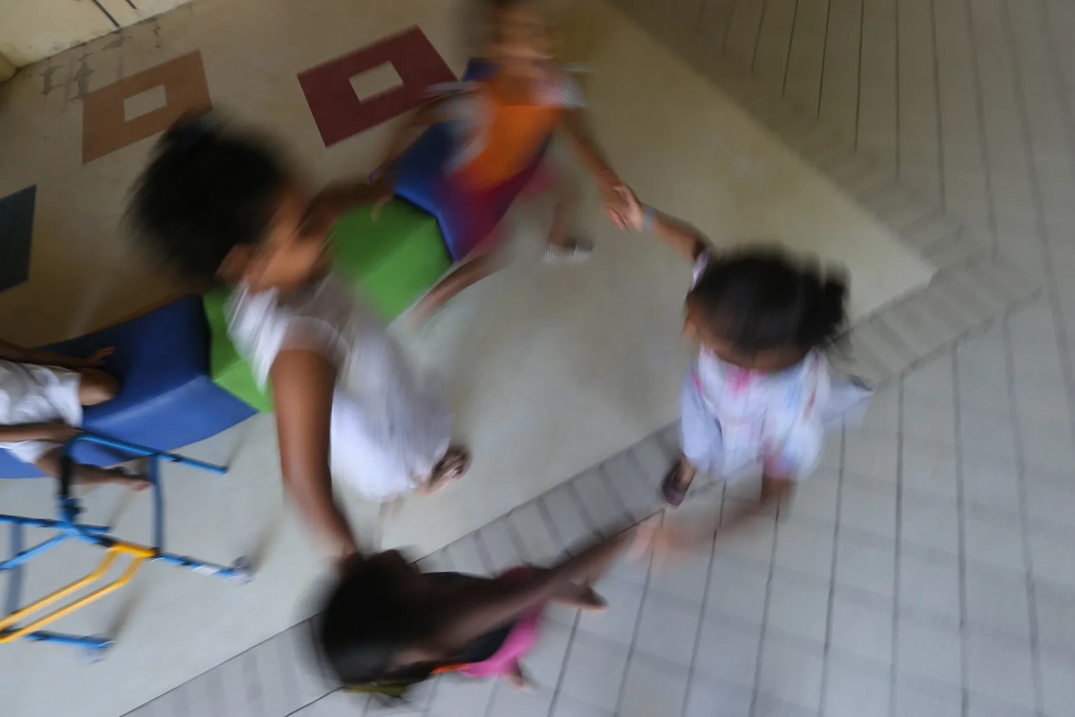 Falta de sociabilidade pode comprometer o desenvolvimento pleno das crianças, dizem voluntários