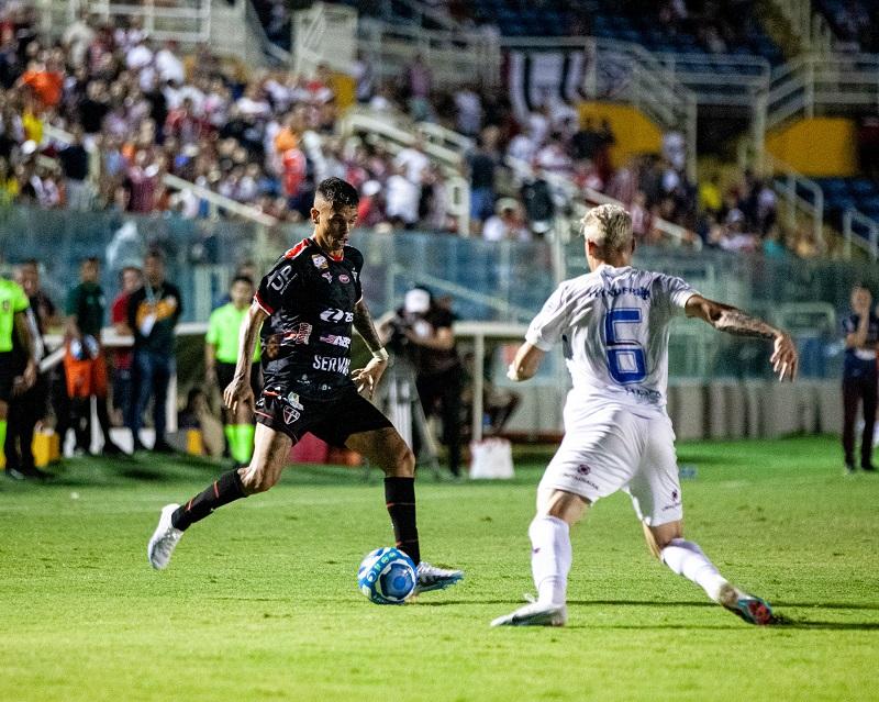 Imagem mostra jogadores de futebol