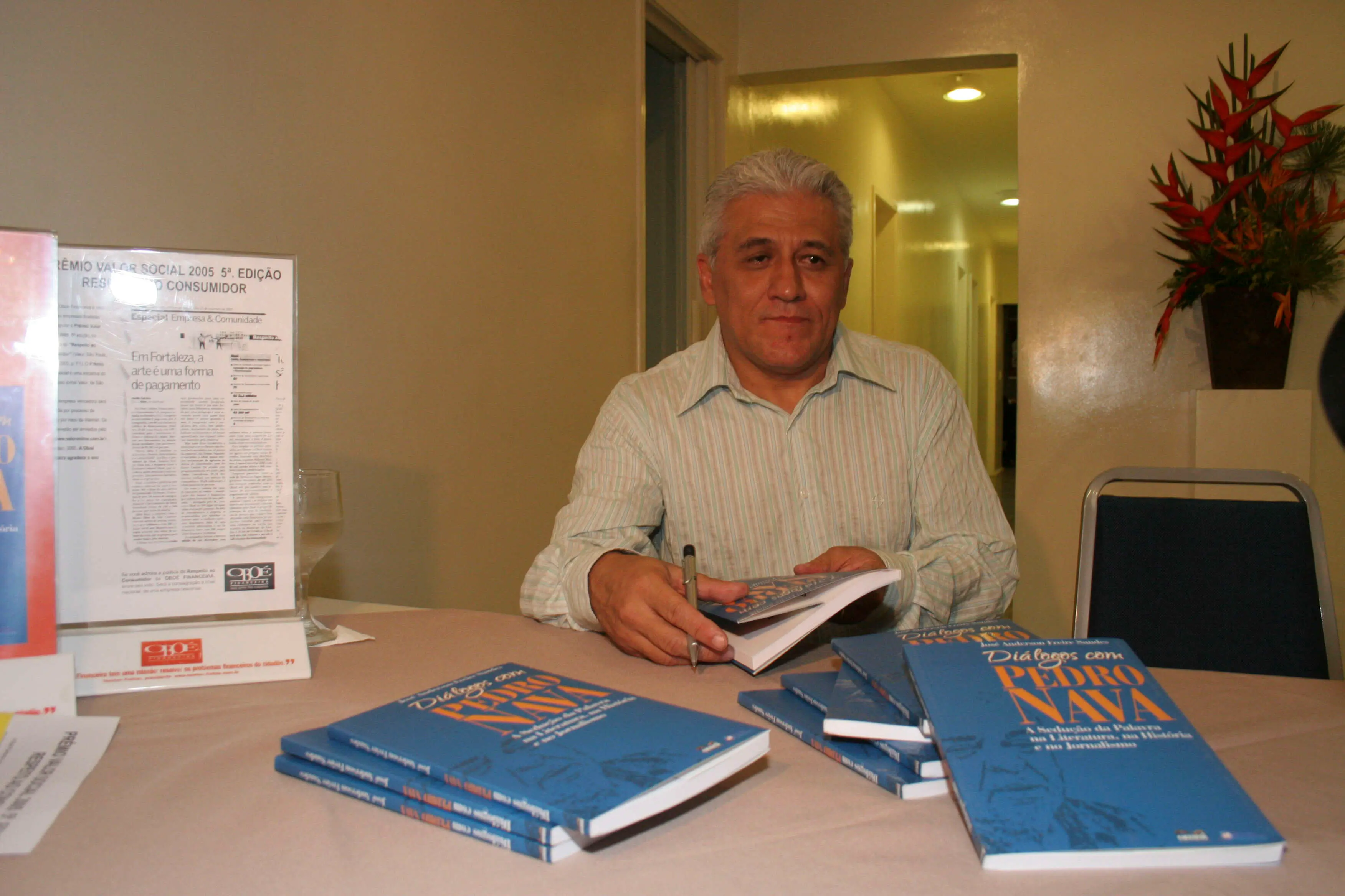 Anderson Sandes no lançamento do livro 