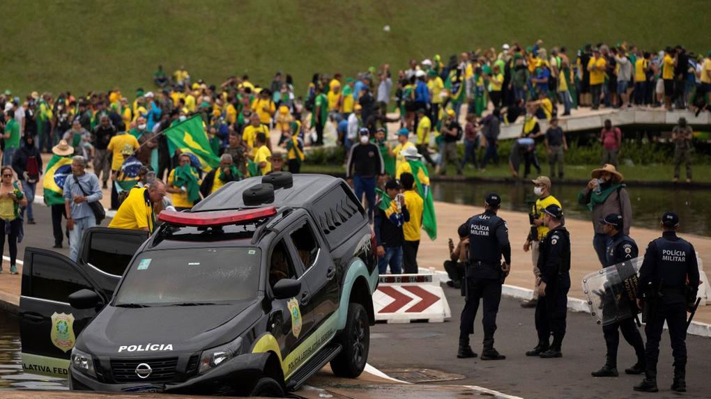 cena da invasão a brasília no dia 8 de janeiro