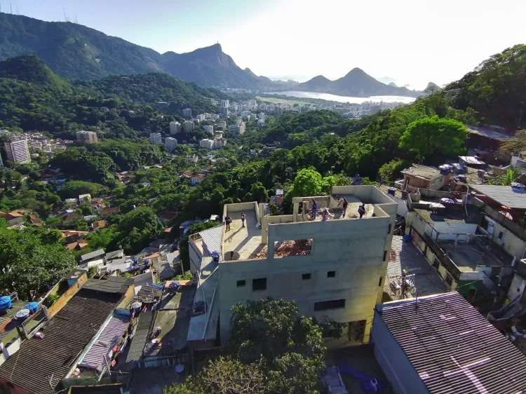 Mansão irregular avaliada em R$ 2,5 milhões é derrubada na Rocinha - País -  Diário do Nordeste