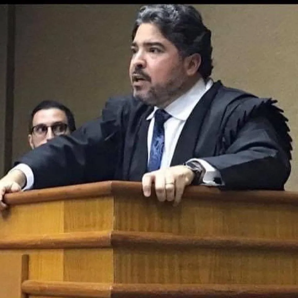 O advogado Leandro Vasques realizou sustentação oral durante a sessão. Ele representa a defesa de David de Farias, juntamente com o advogado Holanda Segundo
