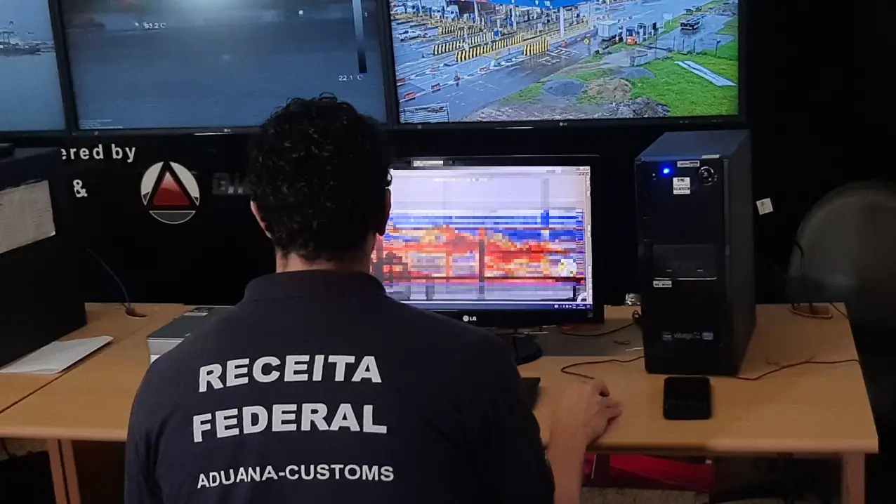 receita federal acha cadáver dentro de contêiner no porto de santos