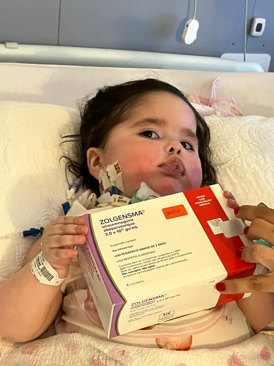 Júlia Maria, menina cearense que recebeu dose do remédio mais caro do mundo