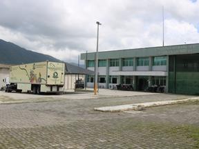 foto da fachada da Penitenciária Francisco Hélio Viana de Araújo