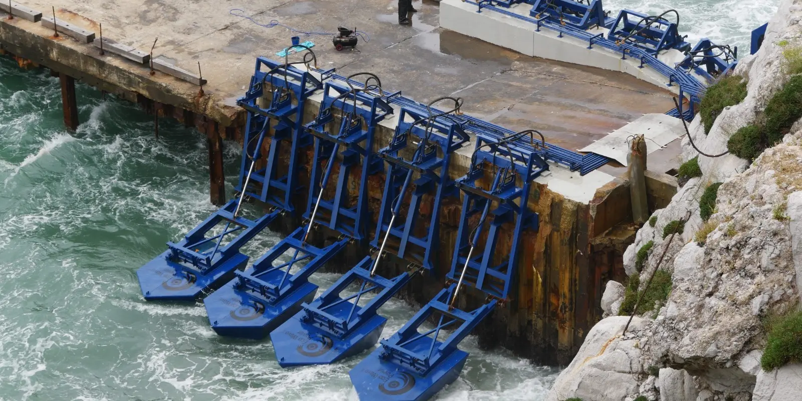 Foto que contém usina de ondas da Eco Wave Power