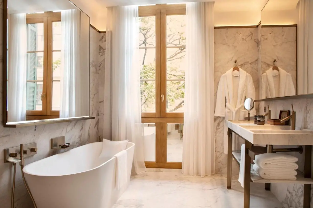 Banheiro de suíte do hotel Rosewood São Paulo, eleito o 27º melhor hotel do mundo pela 50 Best