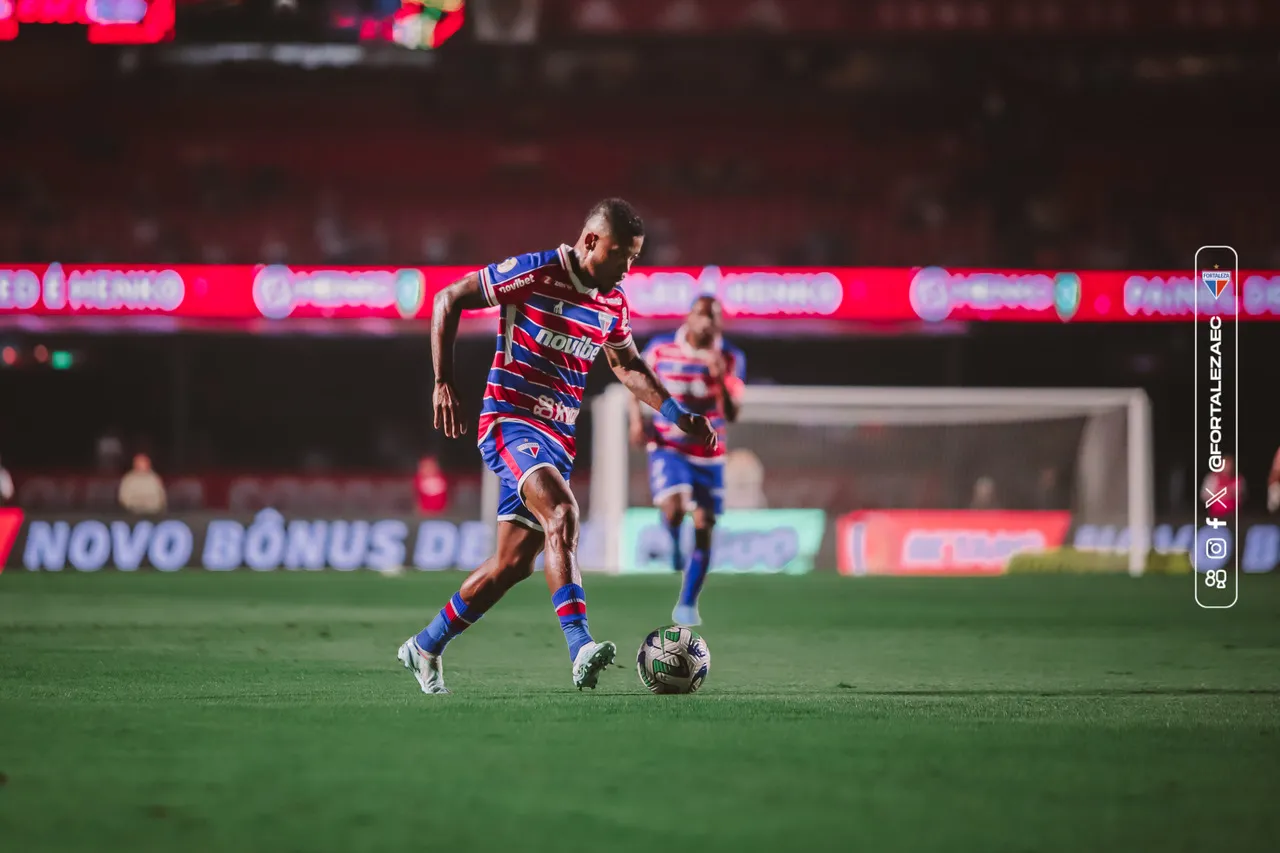 Marinho sofreu pênalti no início da segunda etapa.