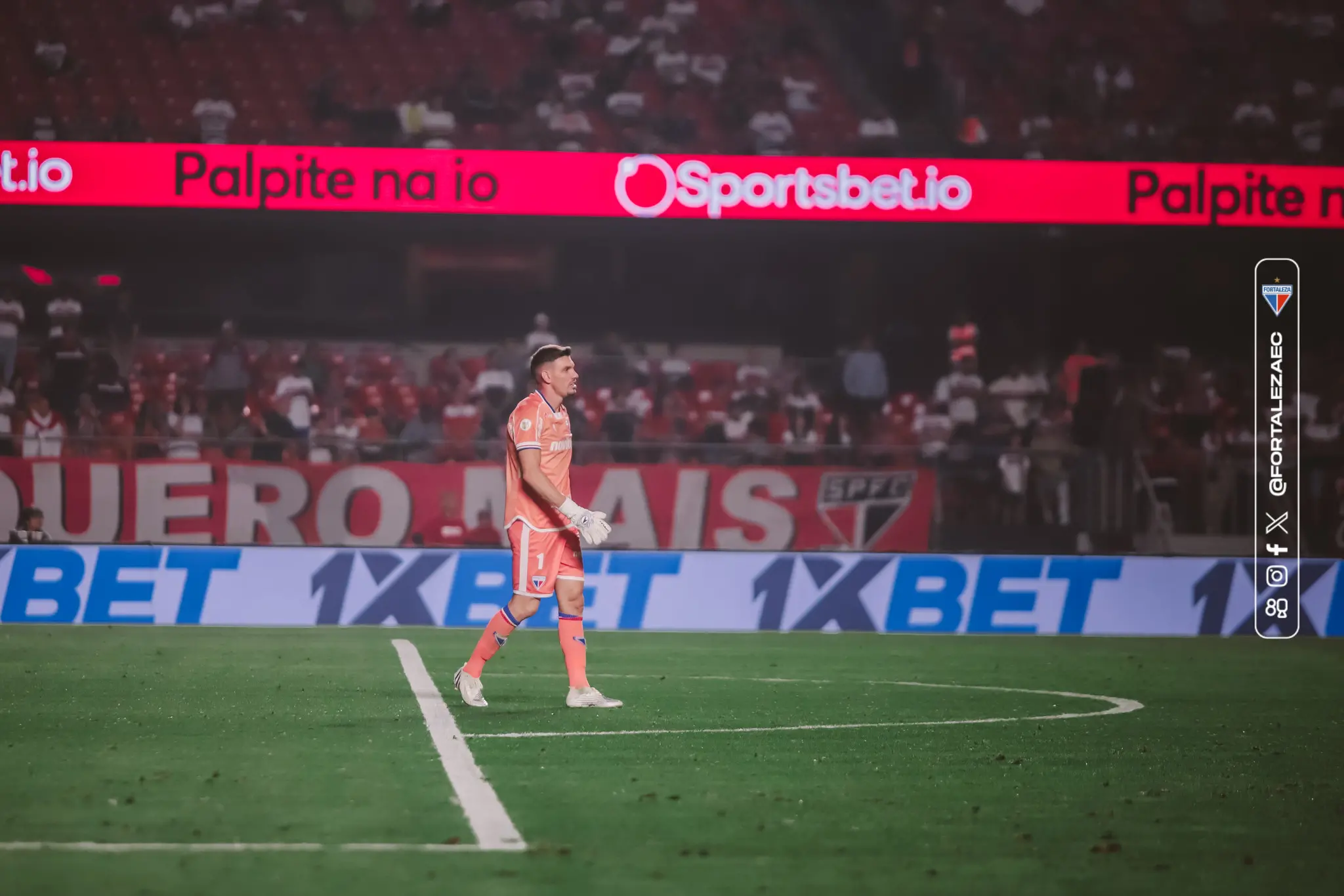 João Ricardo no Morumbi em vitória do Fortaleza sobre o São Paulo