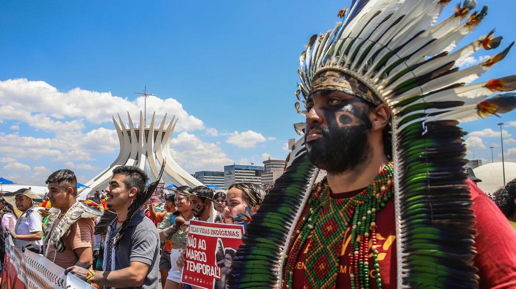 Indígenas protestam contra tese do marco temporal