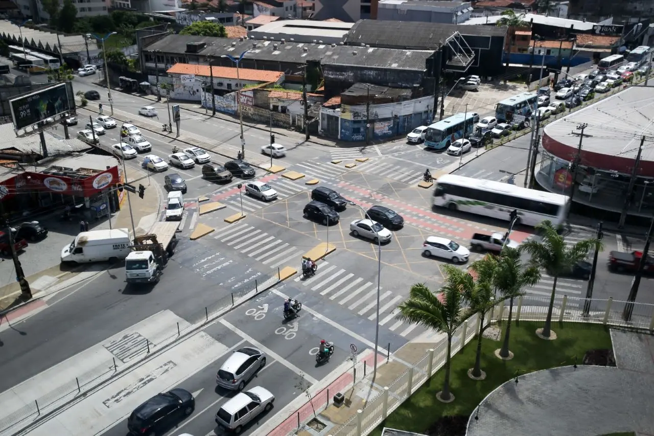trânsito na avenida aguanambi, em fortaleza