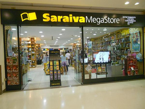 Foto da fechada de uma loja da livraria Saraiva