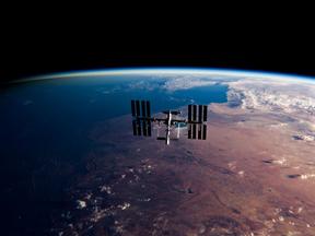 imagem da estação espacial internacional em órbita