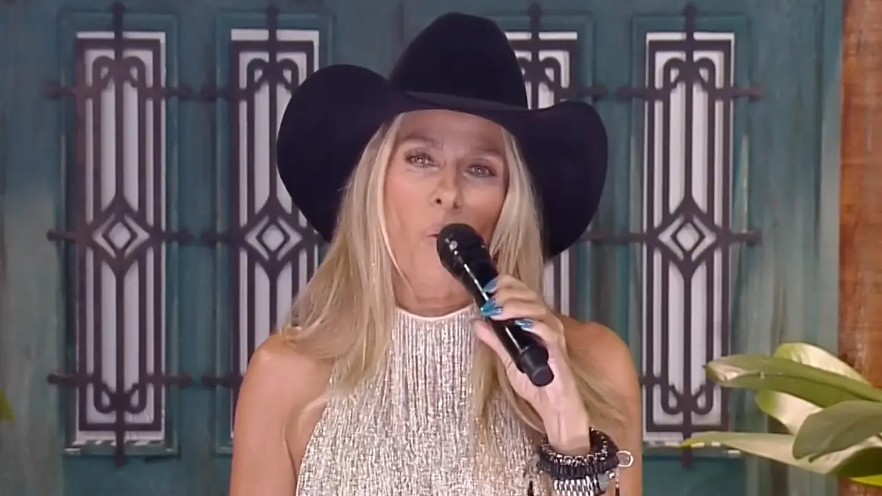 adriane galisteu, apresentadora de a fazenda 2023