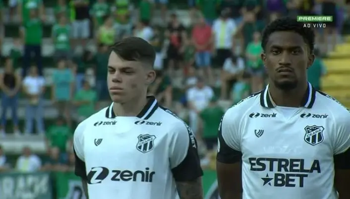 Imagem mostra jogadores de futebol