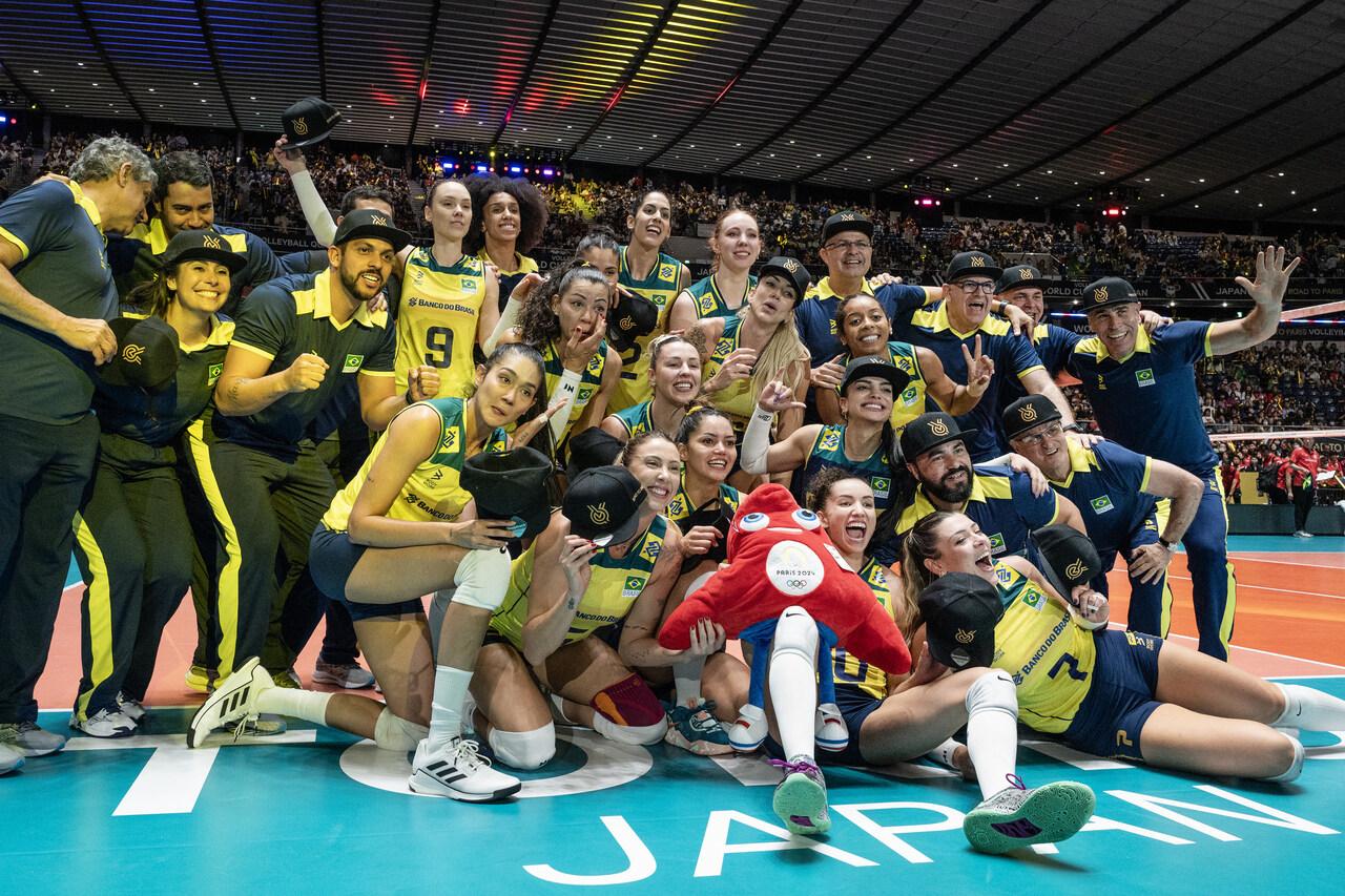 No tie-break, seleção brasileira feminina de vôlei bate o Japão e garante  vaga em Paris